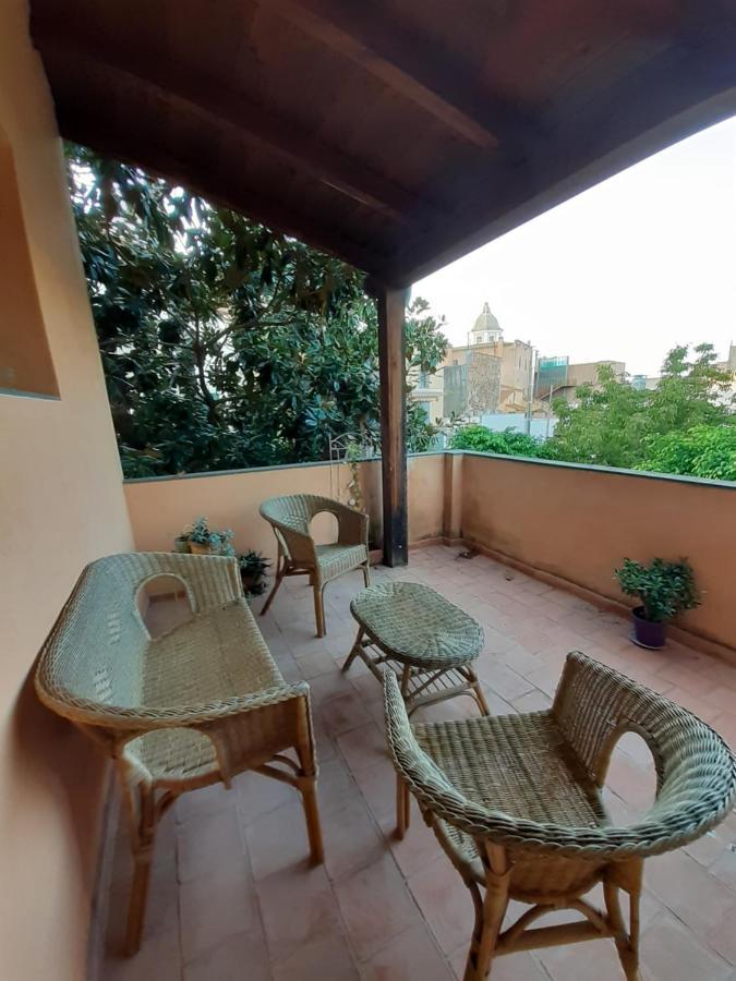 Residenza D'Epoca Regina D'Arborea โอริสตาโน ภายนอก รูปภาพ