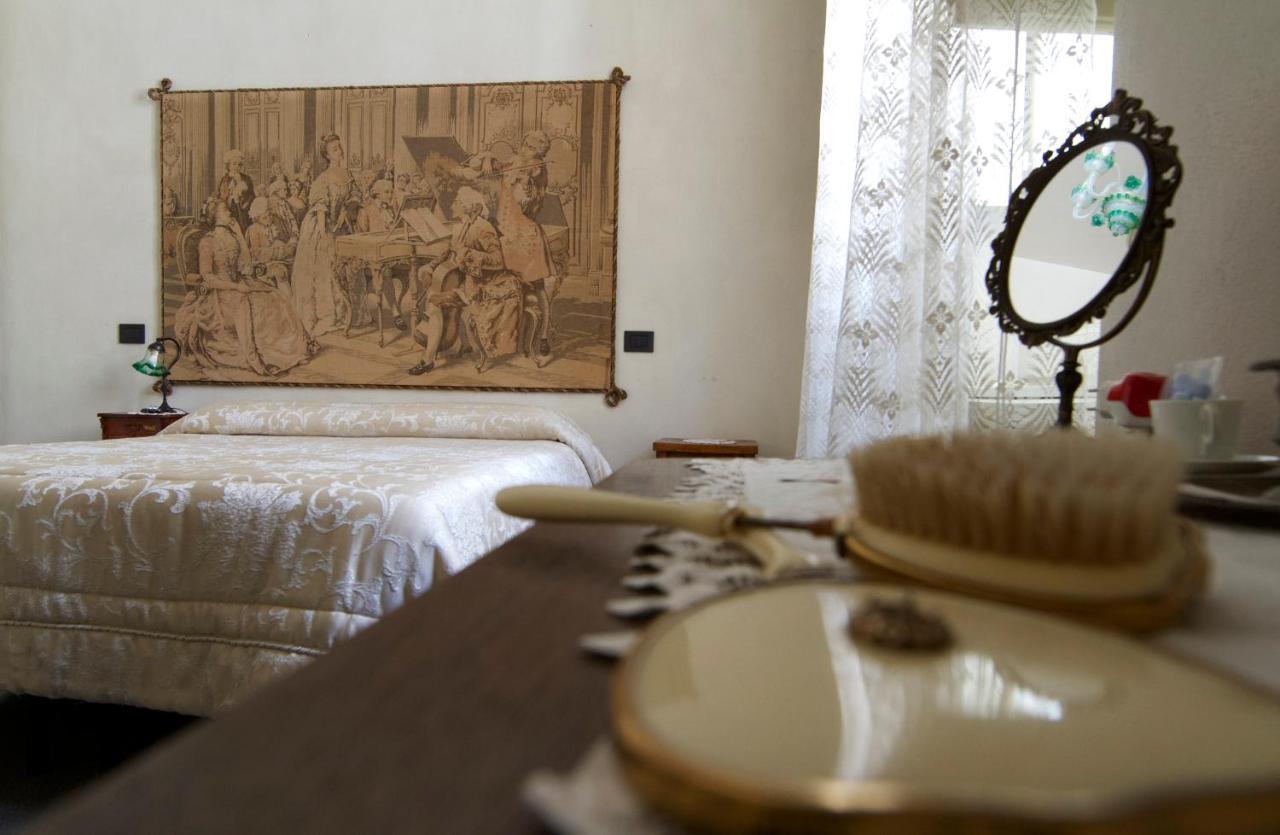 Residenza D'Epoca Regina D'Arborea โอริสตาโน ภายนอก รูปภาพ