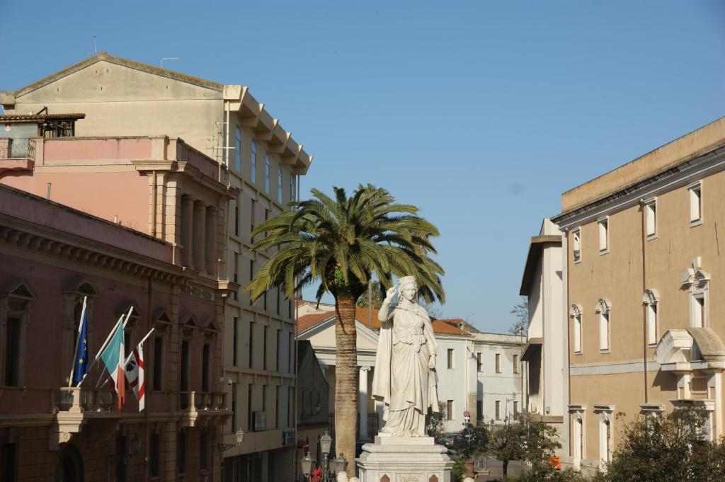 Residenza D'Epoca Regina D'Arborea โอริสตาโน ภายนอก รูปภาพ